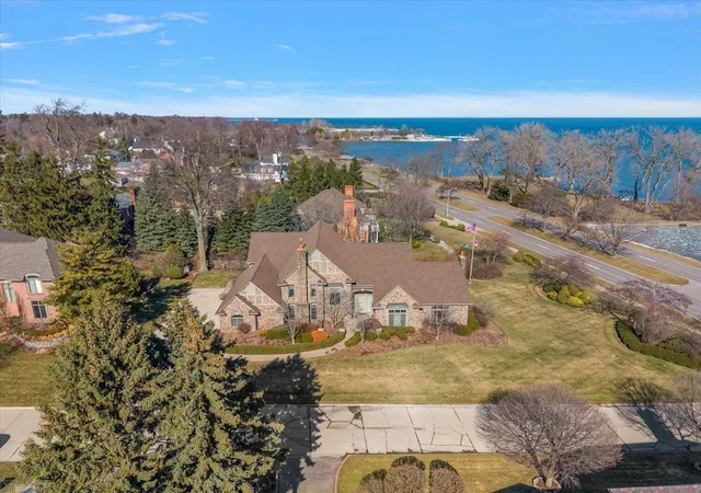 Homes for sale in Grosse Pointe Farms, MI | 207 Lake Shore Dr, Grosse Pointe Farms, MI 48236 | MLS# 50201310