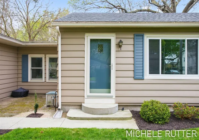 Homes for sale in Holland, MI | 526 Pinecrest St, Holland, MI 49424 | MLS# 70528245