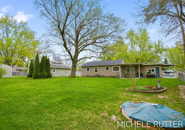 Homes for sale in Holland, MI | 526 Pinecrest St, Holland, MI 49424 | MLS# 70528245