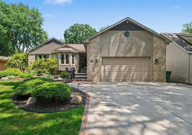 Photo 2 of Sale Pending at 38768 Pineridge St, Harrison Township, MI 48045 | MLS# 70546550 | Listing updated on 2026-08-04