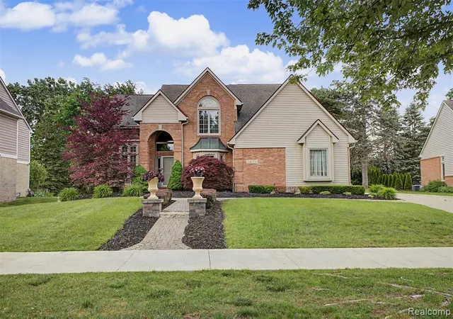 Homes for sale in Novi, MI | 24024 Devonshire Dr, Novi, MI 48374 | MLS# 61003404