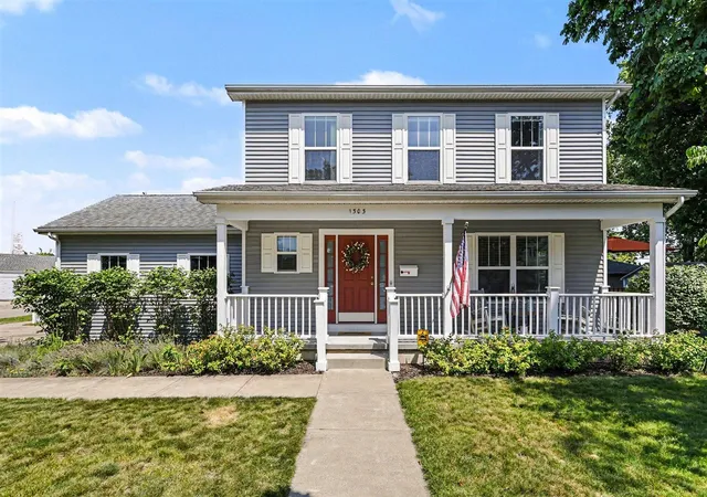 Homes for sale in Saint Joseph, MI | 1303 Forres Ave, Saint Joseph, MI 49085 | MLS# 70544524