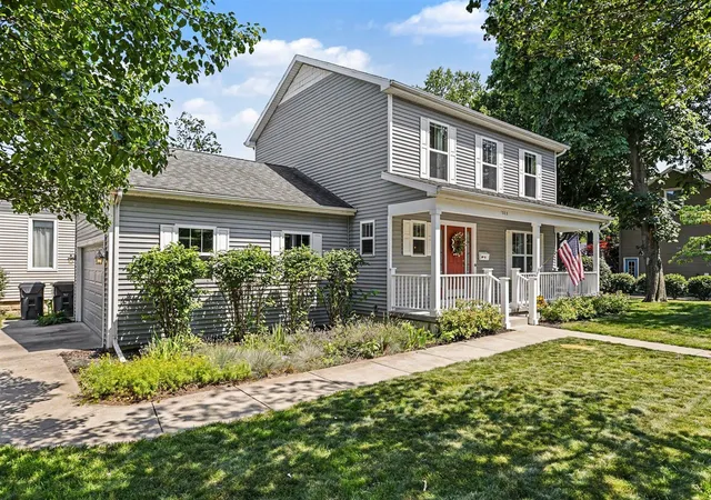 Homes for sale in Saint Joseph, MI | 1303 Forres Ave, Saint Joseph, MI 49085 | MLS# 70544524