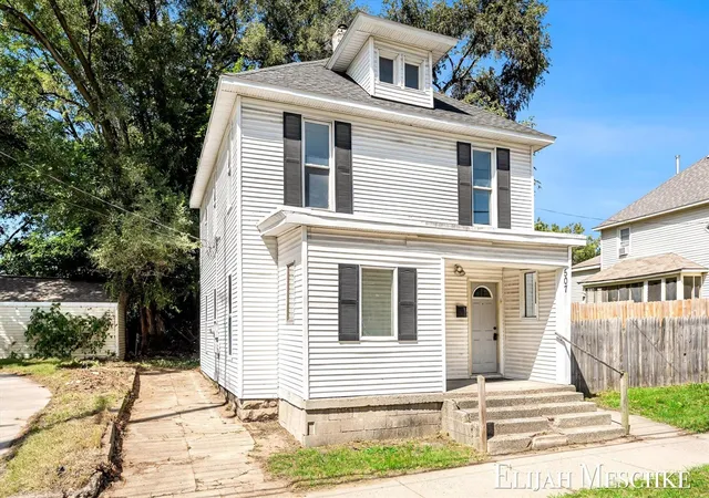 Photo 3 of Sale Pending at 507 Fuller Ave, Grand Rapids, MI 49506 | MLS# 70554698 | Listing updated on 2026-09-08