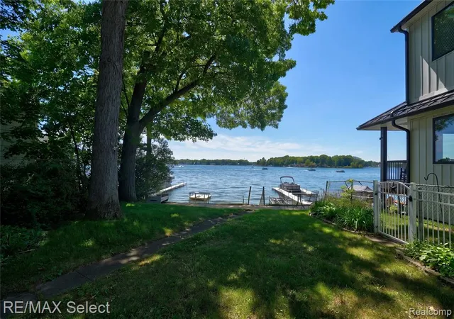 Homes for sale in Fenton, MI | 13022 Cussewago Dr, Fenton, MI 48430 | MLS# 61002760