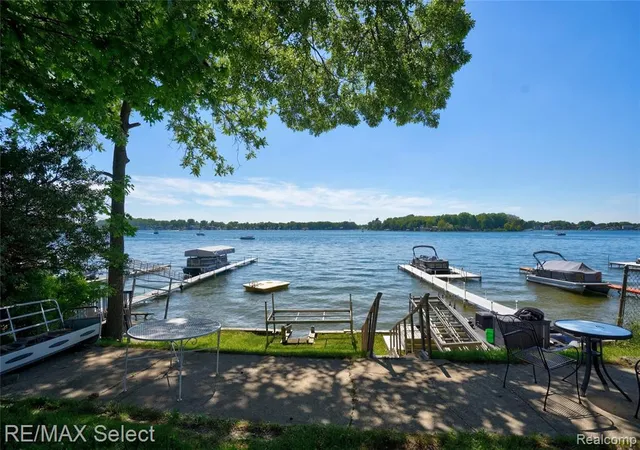 Homes for sale in Fenton, MI | 13022 Cussewago Dr, Fenton, MI 48430 | MLS# 61002760