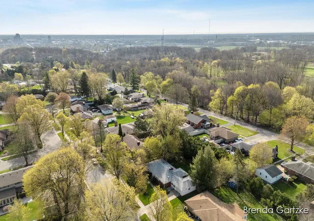 Homes for sale in Grand Rapids, MI | 1880 Lynne Ln, Grand Rapids, MI 49504 | MLS# 70527015