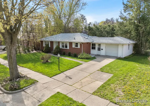 Homes for sale in Grand Rapids, MI | 1880 Lynne Ln, Grand Rapids, MI 49504 | MLS# 70527015
