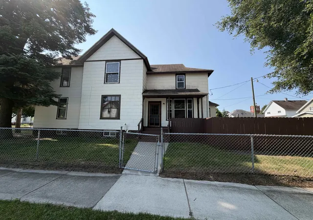 Photo 1 of Single family home for sale at 611 Litchfield St, Bay City, MI 48706 | MLS# 50217291 | Listing updated on 2026-09-02