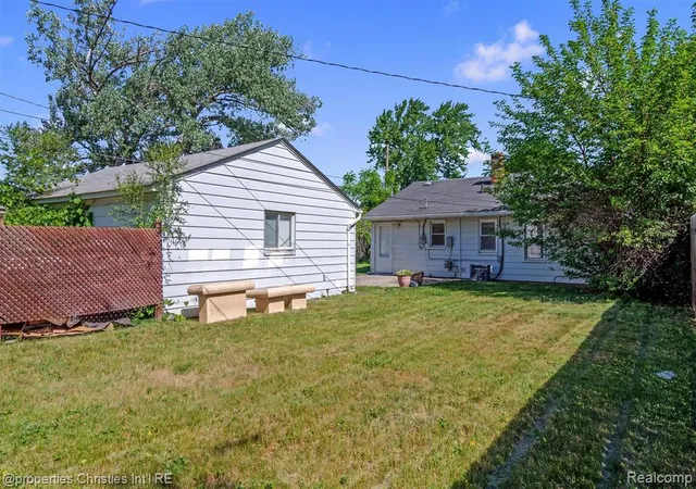 Homes for sale in Westland, MI | 35751 Glen St, Westland, MI 48186 | MLS# 60999391