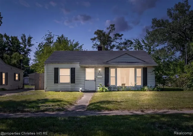 Homes for sale in Westland, MI | 35751 Glen St, Westland, MI 48186 | MLS# 60999391