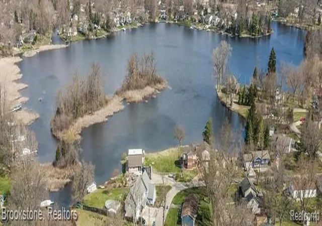 Photo 11 of Single family home for sale at 311 W Grand Traverse St, Commerce Township, MI 48382 | MLS# 61012154 | Listing updated on 2026-08-31