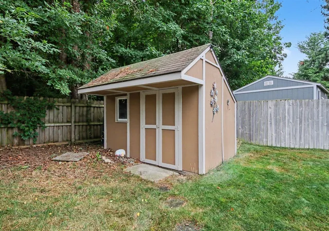 26th image of 1954 Glenvale Dr, Wyoming, MI 49519 | MLS# 70550033