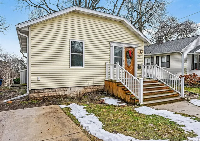 Homes for sale in Kalamazoo, MI | 502 N Berkley St, Kalamazoo, MI 49006 | MLS# 70510729