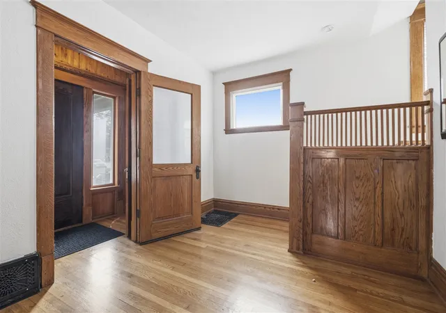 Photo 3 of Single family home for sale at 1217 Sigsbee St, Grand Rapids, MI 49506 | MLS# 70566093 | Listing updated on 2026-10-29