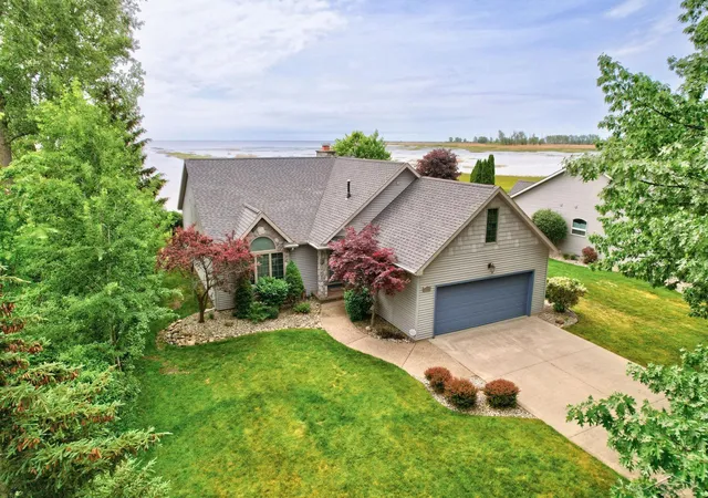 Homes for sale in Au Gres, MI | 1108 Cove Ct, Au Gres, MI 48703 | MLS# 50211550