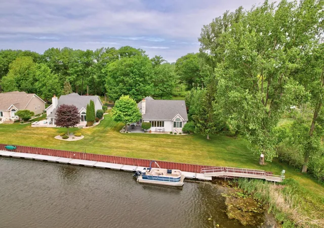 Homes for sale in Au Gres, MI | 1108 Cove Ct, Au Gres, MI 48703 | MLS# 50211550