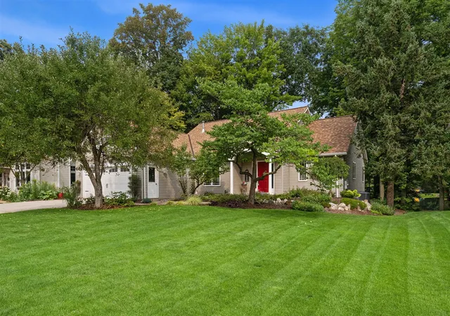 Photo 3 of Sale Pending at 7255 Tory Dr, Hudsonville, MI 49426 | MLS# 70552471 | Listing updated on 2026-08-25