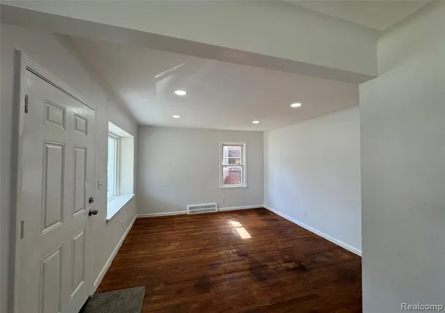 Photo 4 of Single family home for sale at 19395 Fairport St, Detroit, MI 48205 2272 | MLS# 61006010 | Listing updated on 2026-10-20