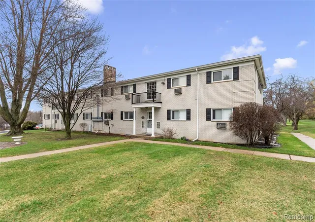 Homes for sale in Bloomfield Hills, MI | 100 W Hickory Grove Rd #A2, Bloomfield Hills, MI 48304 | MLS# 61004564