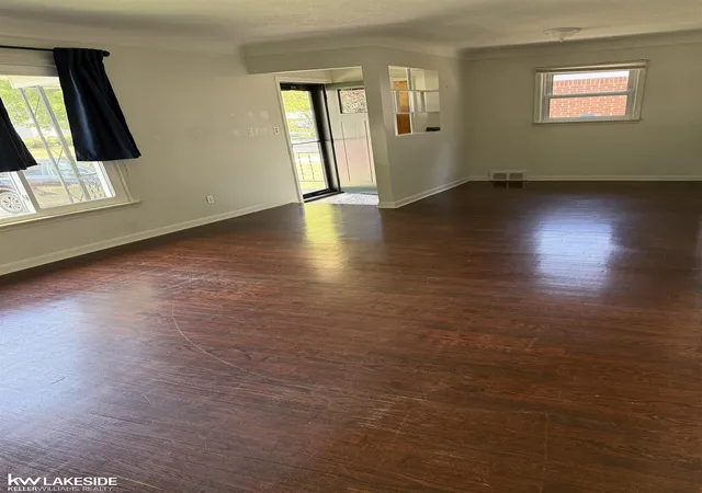 Photo 2 of Sale Pending at 17950 Elizabeth St, Roseville, MI 48066 | MLS# 50219862 | Listing updated on 2026-09-16