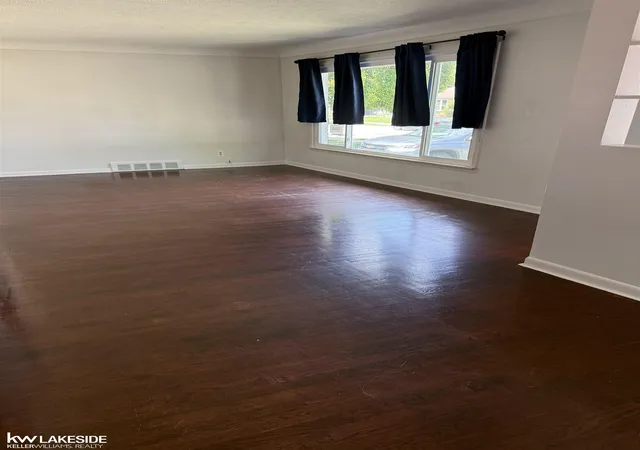 Photo 3 of Sale Pending at 17950 Elizabeth St, Roseville, MI 48066 | MLS# 50219862 | Listing updated on 2026-09-16