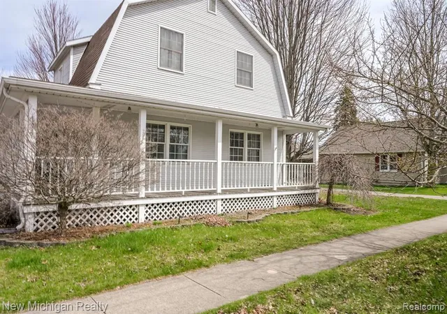 Photo 3 of Single family home for sale at 114 W 1St St, Tawas City, MI 48763 9389 | MLS# 61024963 | Listing updated on 2026-08-28