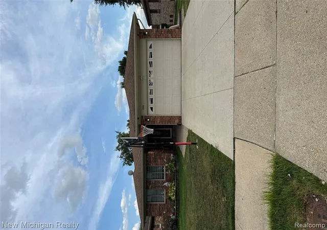 2nd image of 4966 Peachtree Dr, Sterling Heights, MI 48310 | MLS# 61022782