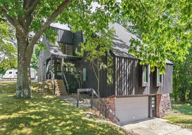 1st image of 1035 E E St, Iron Mountain, MI 49801 | MLS# 50219193