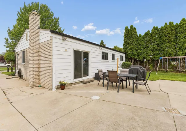 Photo 4 of Sale Pending at 50408 Spruce Dr, Chesterfield, MI 48047 | MLS# 50217643 | Listing updated on 2026-08-09
