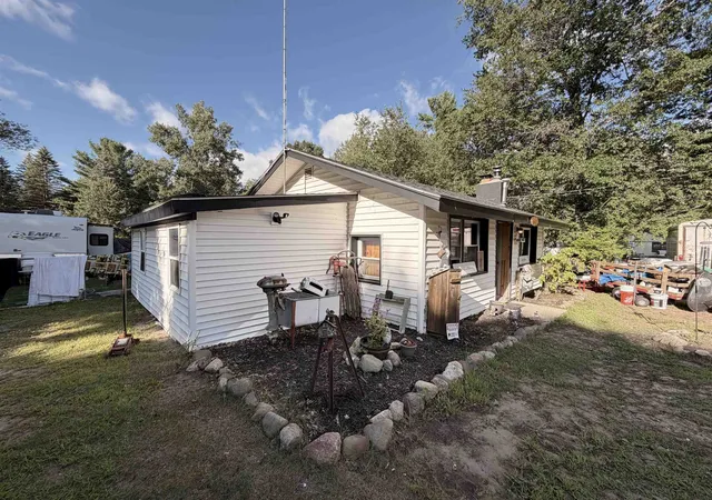 Photo 3 of Single family home for sale at 9311 E Diamond St, Saint Helen, MI 48656 | MLS# 50219817 | Listing updated on 2026-09-01