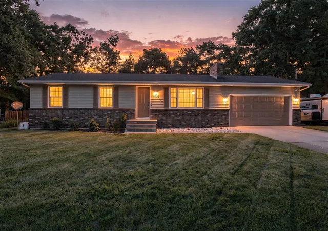 Photo 2 of Single family home for sale at 1658 Woodside Rd, Norton Shores, MI 49441 | MLS# 70550335 | Listing updated on 2026-08-05