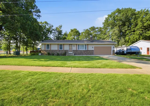 Photo 3 of Single family home for sale at 1658 Woodside Rd, Norton Shores, MI 49441 | MLS# 70550335 | Listing updated on 2026-08-05