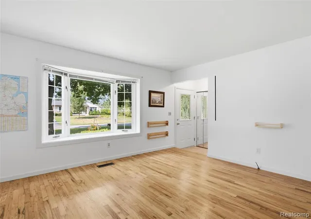 Photo 4 of Single family home for sale at 6271 Peach Dr, Clarkston, MI 48346 1628 | MLS# 61023550 | Listing updated on 2026-10-04