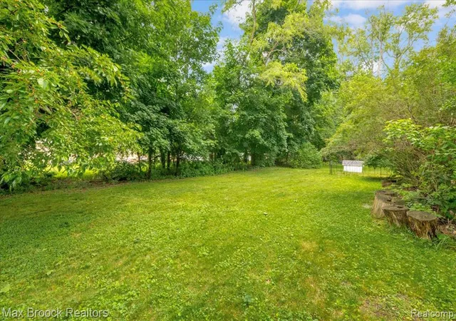 Homes for sale in Waterford, MI | 2784 Chadwick Dr, Waterford, MI 48328 | MLS# 61005062