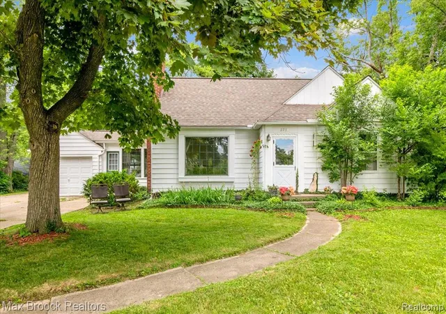 Homes for sale in Waterford, MI | 2784 Chadwick Dr, Waterford, MI 48328 | MLS# 61005062