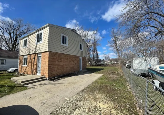 Homes for sale in Saginaw, MI | 2116 Wood St, Saginaw, MI 48638 | MLS# 60922554