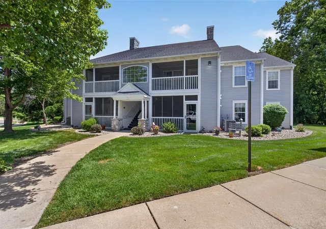Homes for sale in Jackson, MI | 864 W Barrington Cir, Jackson, MI 49203 | MLS# 70538651