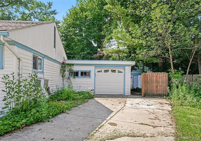 Photo 3 of Single family home for sale at 29655 Winter Ct, Garden City, MI 48135 2685 | MLS# 61011458 | Listing updated on 2026-08-25