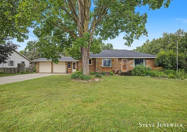 Homes for sale in Jenison, MI | 8261 Cottonwood Dr, Jenison, MI 49428 | MLS# 70542482