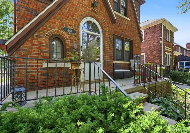 Homes for sale in Grosse Pointe Farms, MI | 461 Manor St, Grosse Pointe Farms, MI 48236 3249 | MLS# 61004508