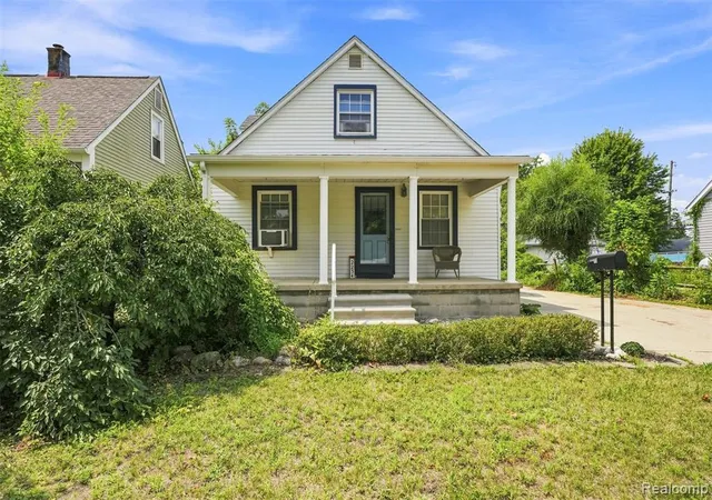2nd image of 2234 Grange Rd, Trenton, MI 48183 | MLS# 61021146