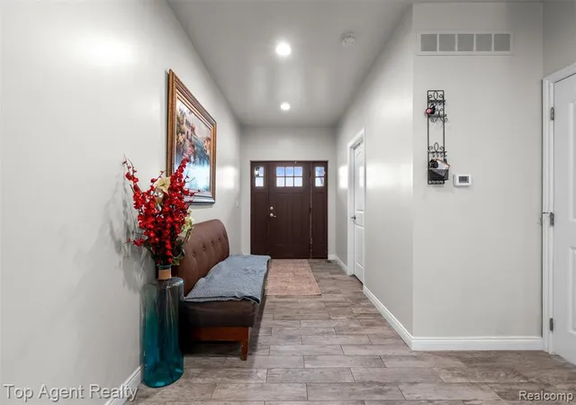 4th image of 36738 Vine Dr, Sterling Heights, MI 48312 2959 | MLS# 60994704