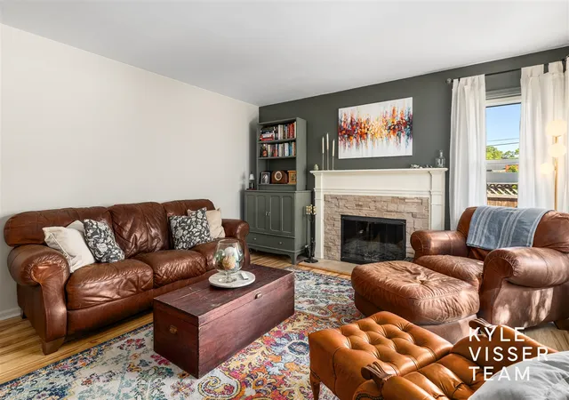 Photo 2 of Sale Pending at 805 Rosewood Ave, Grand Rapids, MI 49506 | MLS# 70536056 | Listing updated on 2026-07-22