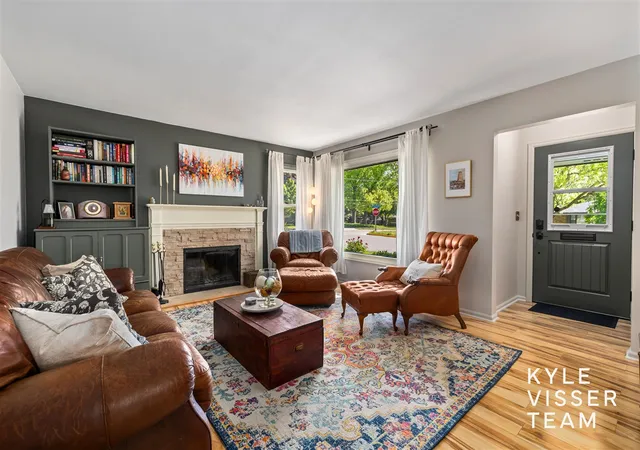 Photo 3 of Sale Pending at 805 Rosewood Ave, Grand Rapids, MI 49506 | MLS# 70536056 | Listing updated on 2026-07-22