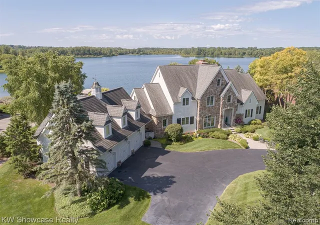 Homes for sale in Milford, MI | 4334 Terra Ridge Dr, Milford, MI 48381 | MLS# 60986313