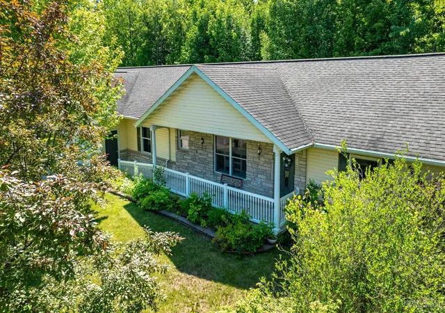 Photo 1 of Single family home for sale at 1924 Sherwood Dr, Houghton, MI 49931 | MLS# 50207798 | Listing updated on 2026-09-12
