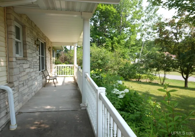 Photo 4 of Single family home for sale at 1924 Sherwood Dr, Houghton, MI 49931 | MLS# 50207798 | Listing updated on 2026-09-12