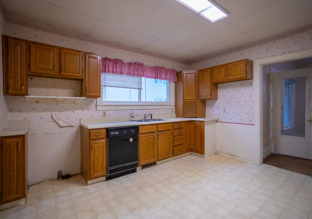 Homes for sale in Owosso, MI | 526 E Williams St, Owosso, MI 48867 | MLS# 50214423