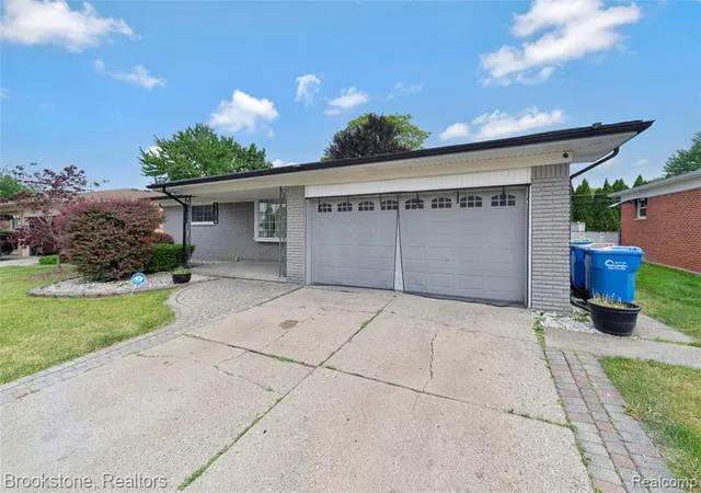 2nd image of 11828 Robinwood Blvd, Warren, MI 48093 | MLS# 61003076